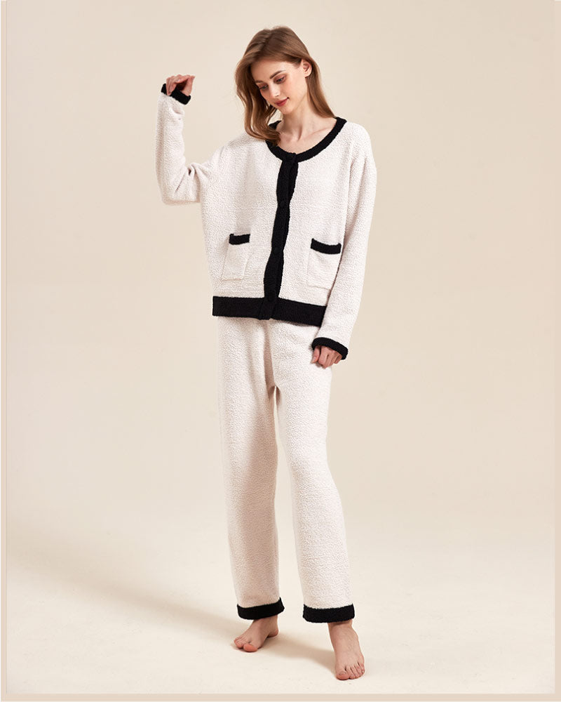 Winter Classic Chic Style Fur Pajama stand look